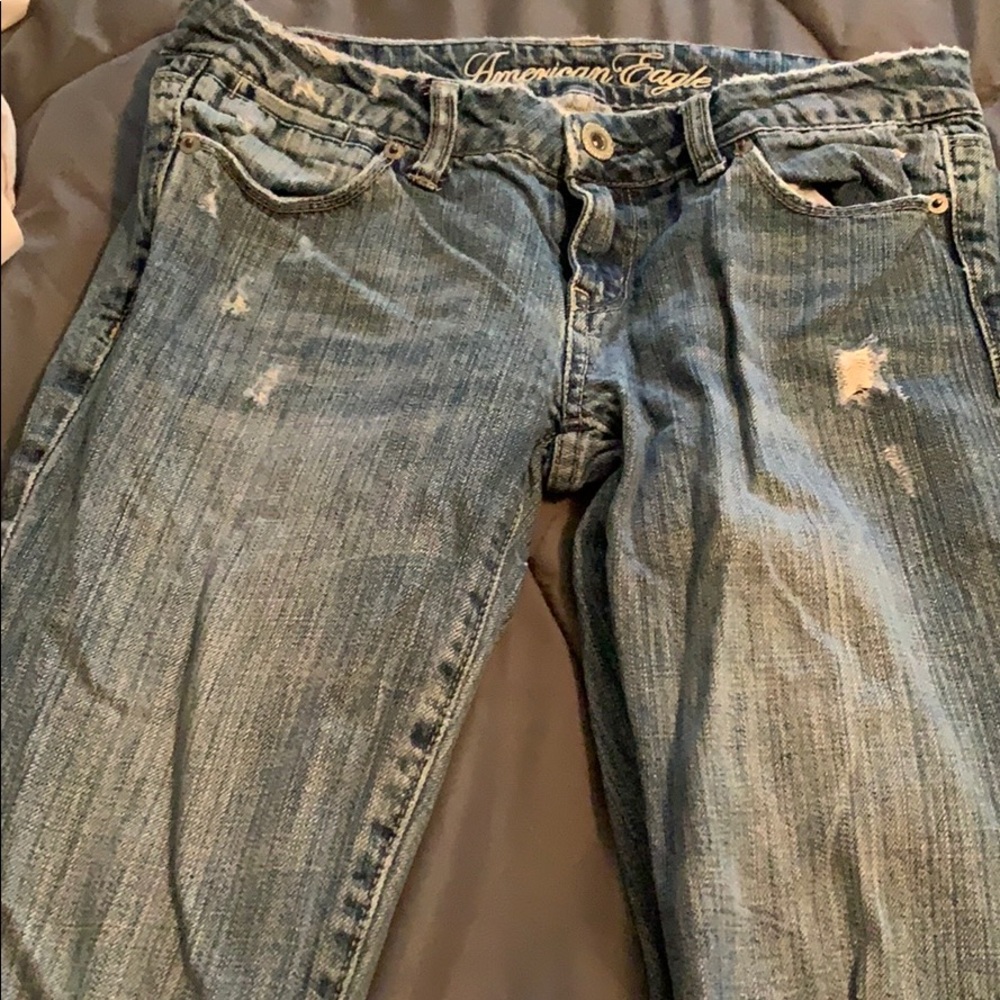 American Eagle size 4 long jeans. Light wash.